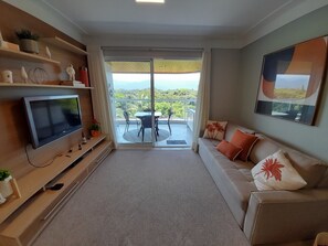 TV - Apartment (Bertioga)