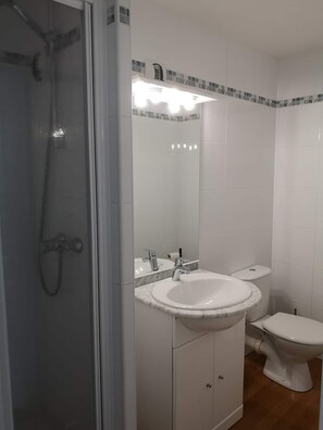 Bathtub, hair dryer, soap, toilet paper - La Mongie - Duplex + Heated swimming pool + Closed parking lot (Bagnères-de-Bigorre)