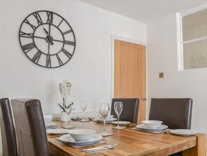 Dining - 2 bedroom accommodation in Glossop (Glossop)