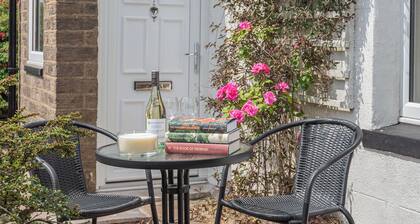 3 bedroom accommodation in Disley, near Macclesfield