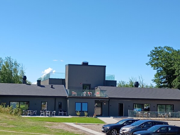 Front of property - Hotell Solstickan Mellbystrand (Mellbystrand)