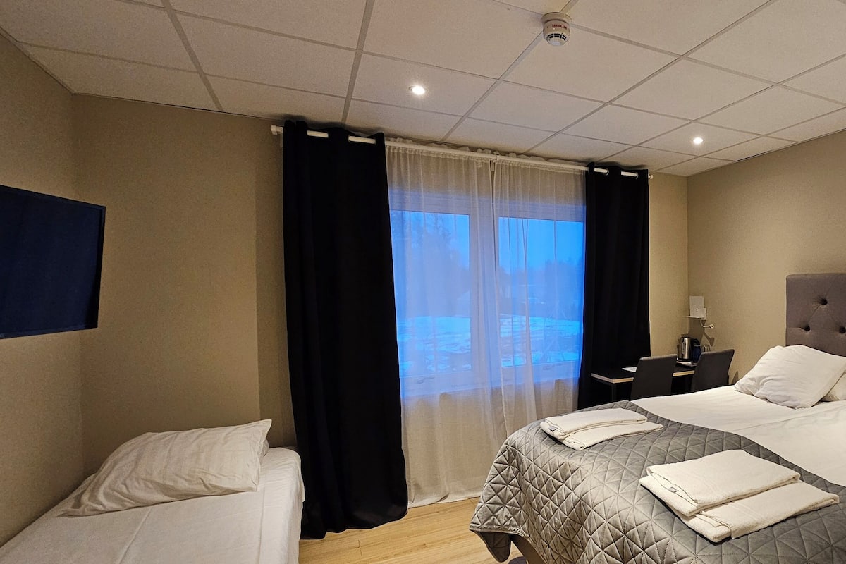 Standard Triple Room | Desk, free WiFi, bed sheets