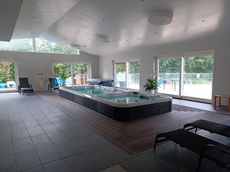 Bañera de hidromasaje interior