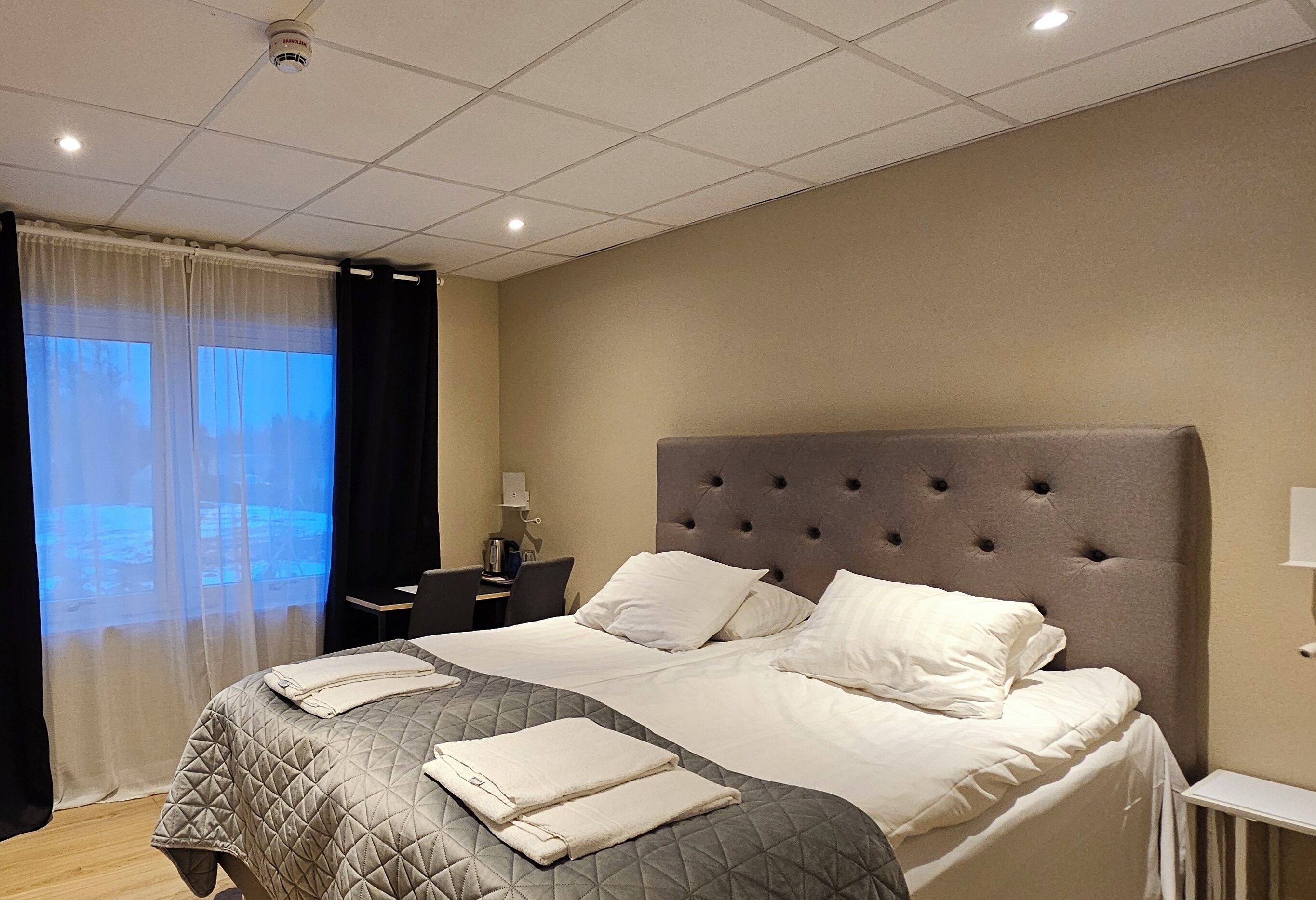 Standard Double Room | Desk, free WiFi, bed sheets