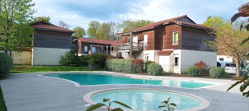 Résidence Terrasses du Lac 3*,piscine chauffée