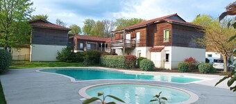 Résidence Terrasses du Lac 3*, heated swimming pool