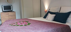 1 habitación, tabla de planchar con plancha y wifi gratis 