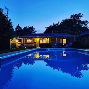Outdoor pool, a heated pool - Relaxing Pool Retreat Near Wineries & Point Pelee (Kingsville)