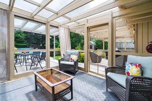 Relaxing Pool Retreat Near Wineries & Point Pelee