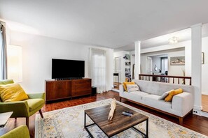 Fernseher, Kamin, Arbeitsbereiche