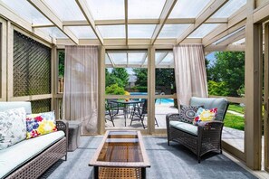 Fernseher, Kamin, Arbeitsbereiche