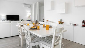 Dining - Consolação Supertubos Beach Apartment (Peniche)