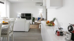 Dining - Consolação Supertubos Beach Apartment (Peniche)