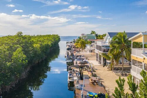 Casa frente al mar, muelle, vista del atardecer, kayaks, fogata, 3 dormitorios