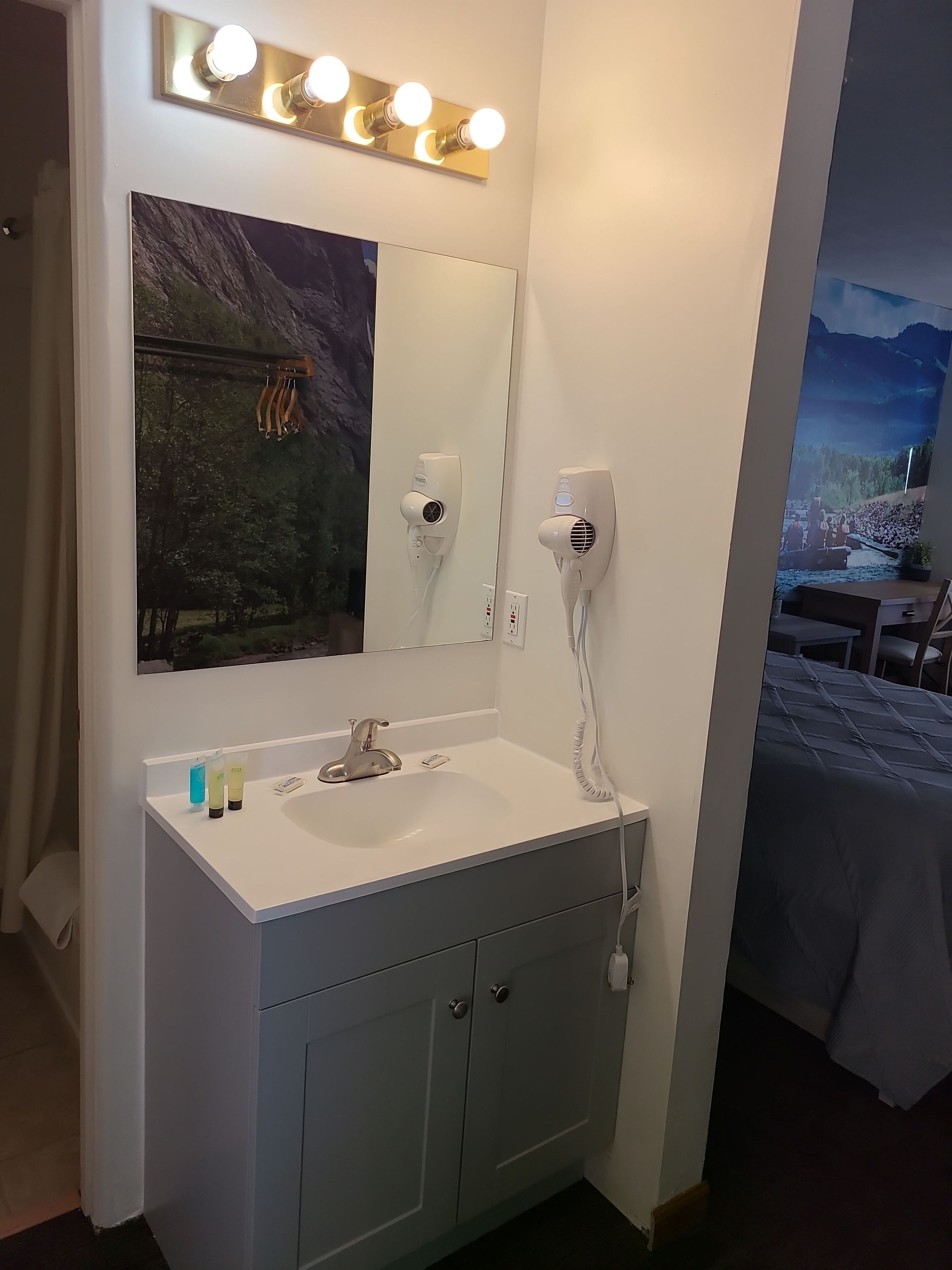 高級寢具、獨特裝潢、布置獨特、書桌