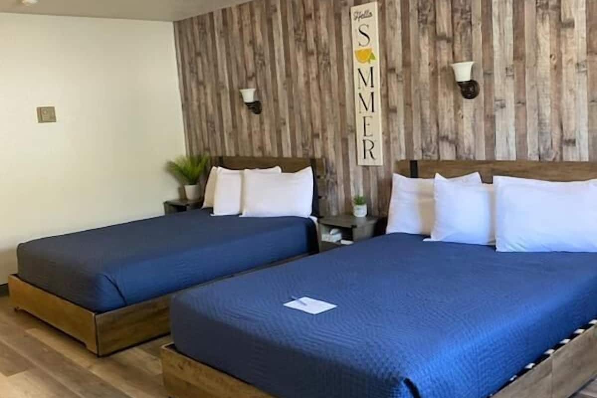 Business-Studio, 2 Queen-Betten | Hochwertige Bettwaren, individuell dekoriert, individuell eingerichtet