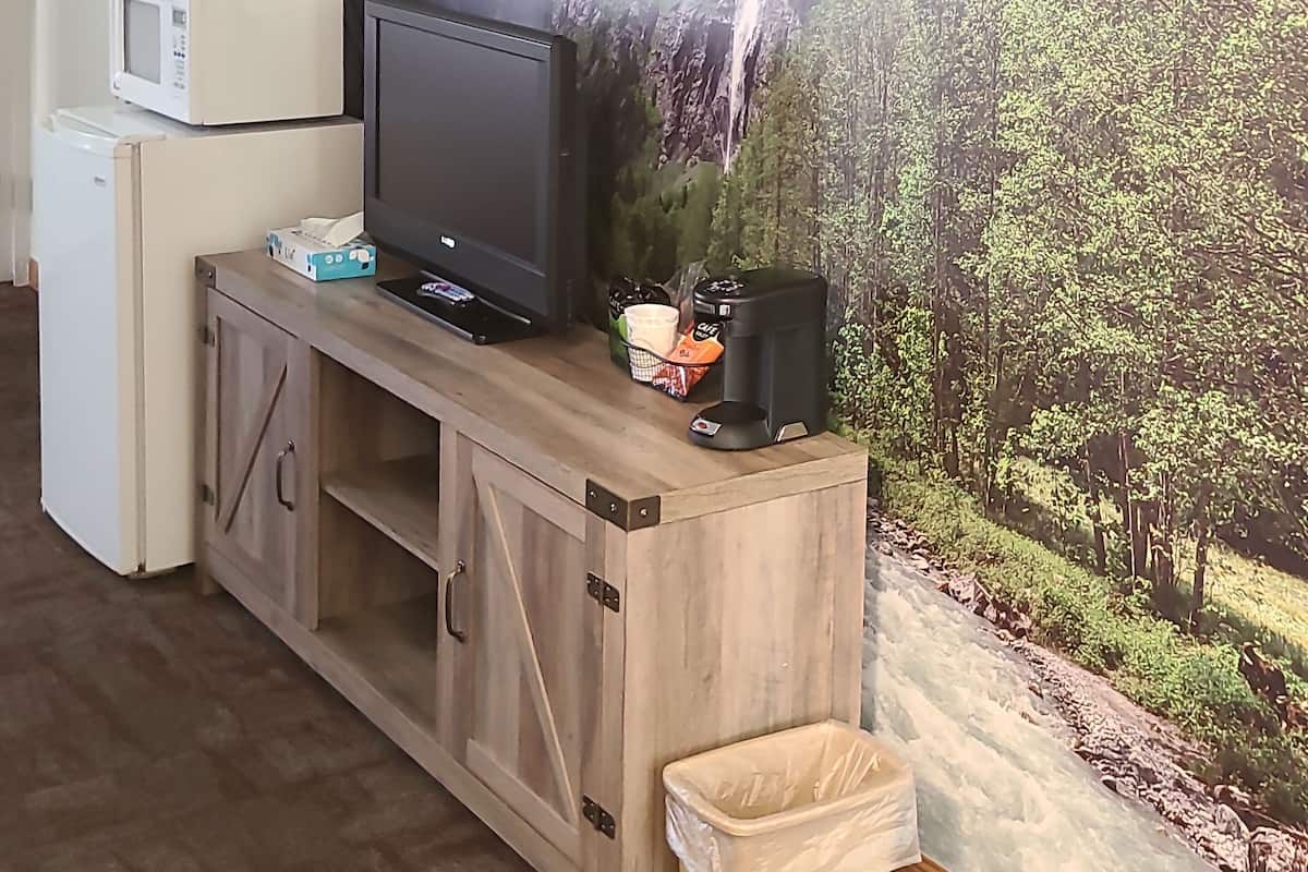 Standard Room, 1 Queen Bed, Balcony | Premium bedding, individually decorated, individually furnished, desk