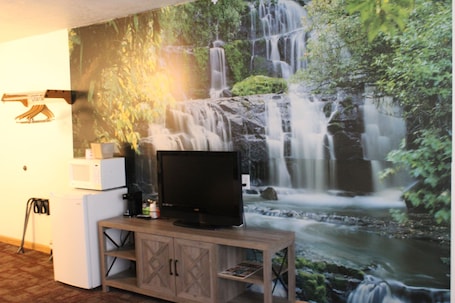 Premium bedding, individually decorated, individually furnished, desk