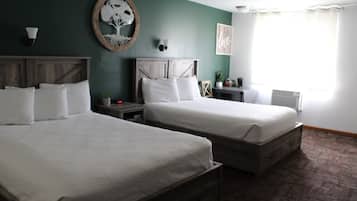 Habitación doble estándar, 2 camas Queen size | Ropa de cama de alta calidad y decoración personalizada
