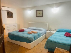 6 bedrooms, iron/ironing board, free WiFi