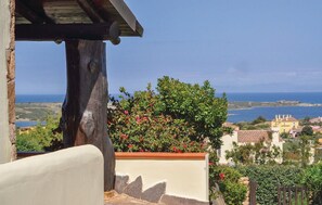 Property grounds - Eduard Villa in residence in Sardinia with pool (Stintino)