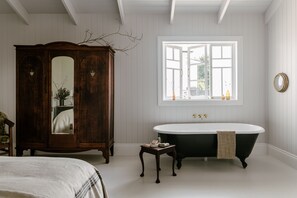 Doppelzimmer, 1 King-Bett, Blick auf den Innenhof