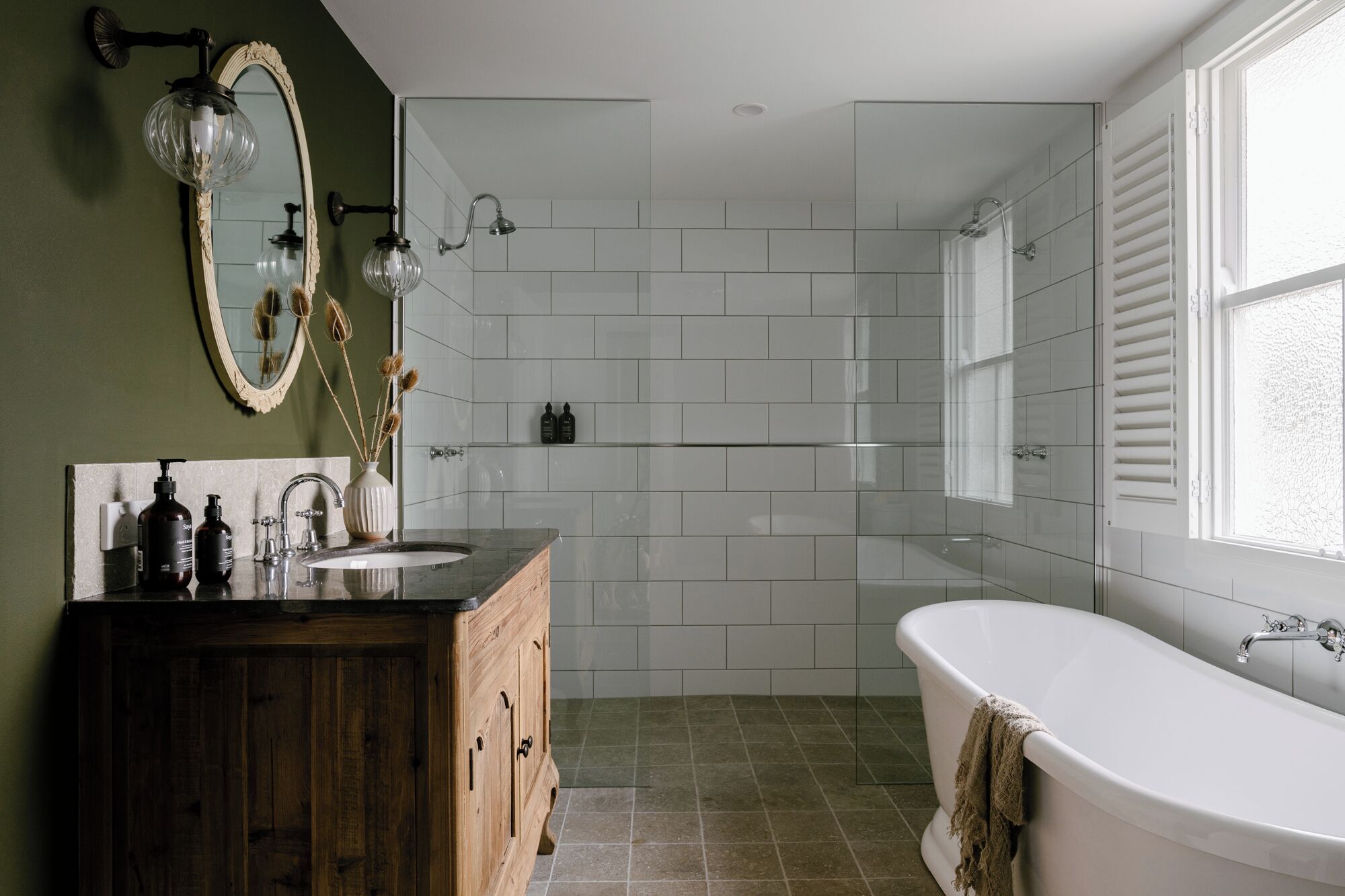 Double Room, 1 King Bed, Pool View | Bathroom