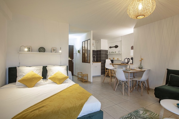 1 slaapkamer, een strijkplank/strijkijzer, gratis wifi, beddengoed