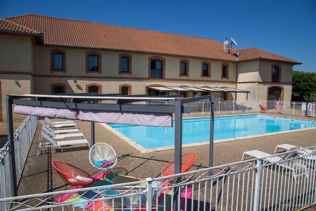 Seasonal outdoor pool, open 10:00 AM to 10:00 PM, sun loungers