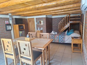 Family Cabin | Private kitchen | Microwave, dishwasher, cookware/dishes/utensils, cleaning supplies - Cabañas Darely (Urique)