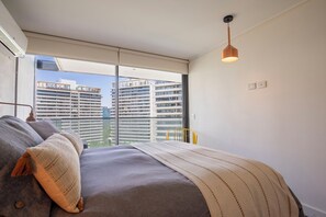 3 slaapkamers, een strijkplank/strijkijzer, wifi, beddengoed