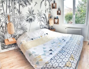 5 chambres, bureau, fer et planche à repasser, lit parapluie