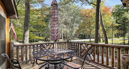 Log Cabin Beauty w Hot tub, Arcade Games with modern amenities throughout