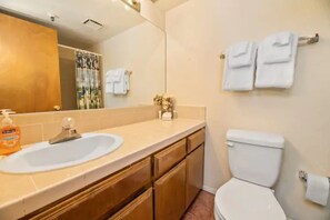Combined shower/tub