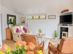 Living area - Astbury Falls Luxury Retreat (Bridgnorth and Ironbridge)