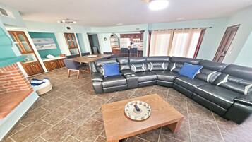 Vila Keluarga | Area keluarga | Televisi LCD 32-inci dengan saluran TV kabel dan TV