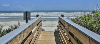 Remodeled Townhouse - 3 minute walk to beach - Great Location!