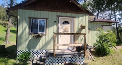 Cozy, private, ranch cabin in the beautiful East Kootenay's