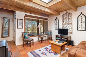 Smart TV, fireplace, DVD player, books - Fort Marcy 81 | Walk to Plaza | Wood Fireplace | Full Kitchen | Hot Tub | Pool | Single Level (Santa Fe)