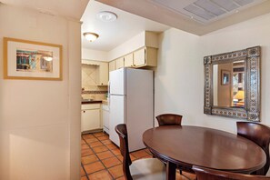 Dining Area / Kitchen - Fort Marcy 81 | Walk to Plaza | Wood Fireplace | Full Kitchen | Hot Tub | Pool | Single Level (Santa Fe)