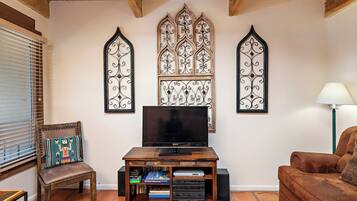 Smart TV, fireplace, DVD player, books