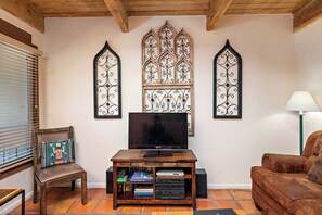 Smart TV, fireplace, DVD player, books