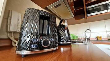 Microwave, oven, coffee/tea maker, electric kettle