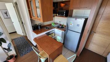 Microwave, oven, coffee/tea maker, electric kettle