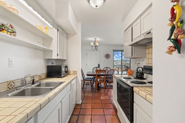 Fridge, microwave, oven, stovetop