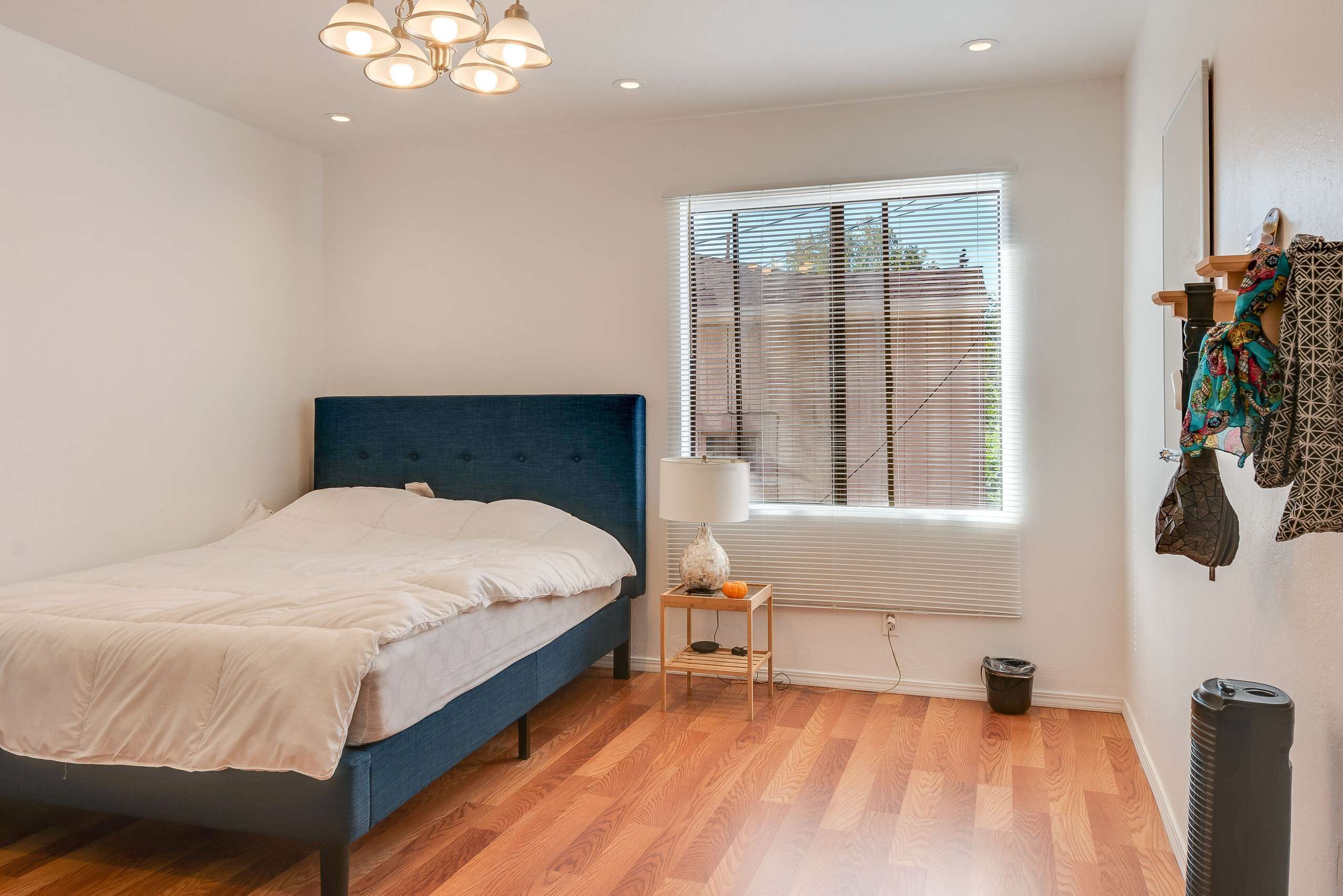 2bedrooms unit near Bart with parking