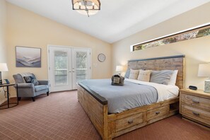 3 soveværelser, skrivebord, strygejern/strygebræt, weekendseng