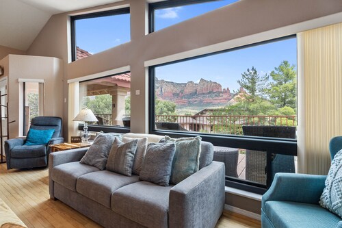 Experience luxury at Sedona Uptown Inspiration, a 3-bedroom home with stunning red rock views.