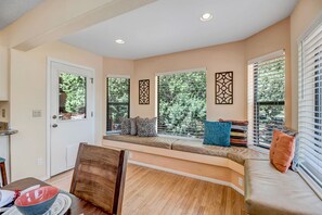 Smart TV, fireplace, DVD player
