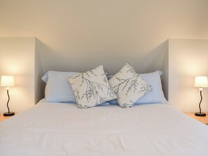 2 bedrooms, free WiFi, bed sheets - 2 bedroom accommodation in Crieff (Crieff)